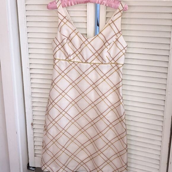 Tocca Made in the USA 🇺🇸 Goddess Shift Dress. Fully Lined in WOW Gold Pattern - Picture 1 of 16